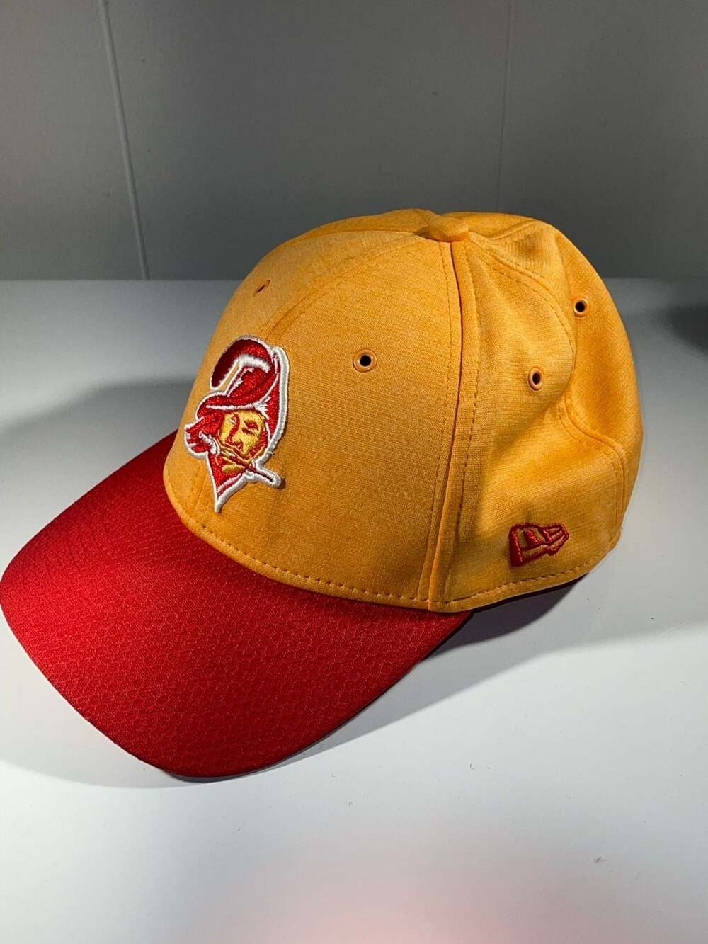 New Era Tampa Bay Buccaneers 39THIRTY Fire The Cannons Orange Red Stretch Fit Ha